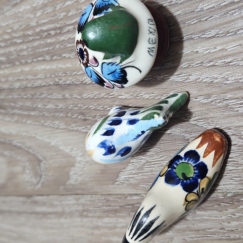 Vintage Mexican Tonala Ceramic Glazed Koi Fish Toucan Frog On Mushroom Figurines - Picture 5 of 16